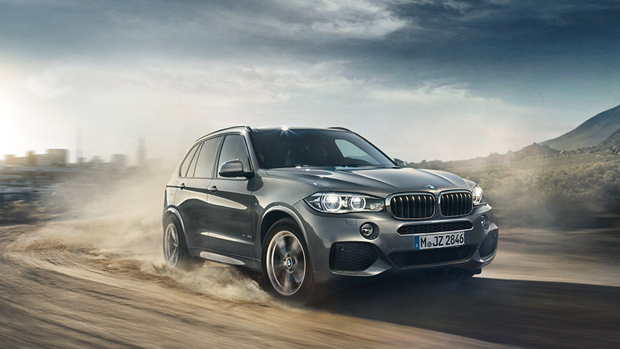 BMW X5 דור שלישי מבט קדמי בנסיעה BMW סדרה X BMW X5 דור שלישי מבט קדמי בנסיעה