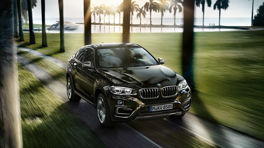 BMW X6 דור שני מבט קדמי בנסיעה BMW סדרה X BMW X6 דור שני מבט קדמי בנסיעה