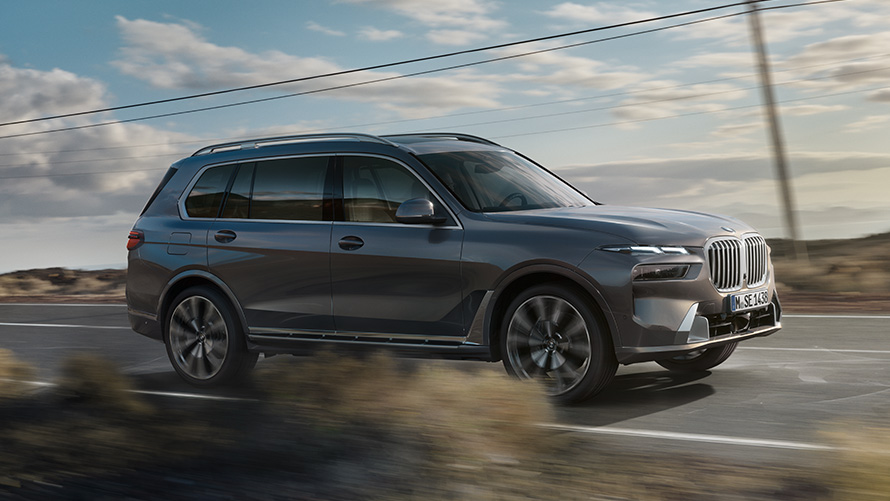 BMW X7 דור ראשון מבט קדמי בעמידה BMW סדרה X BMW X7 דור ראשון מבט קדמי בעמידה
