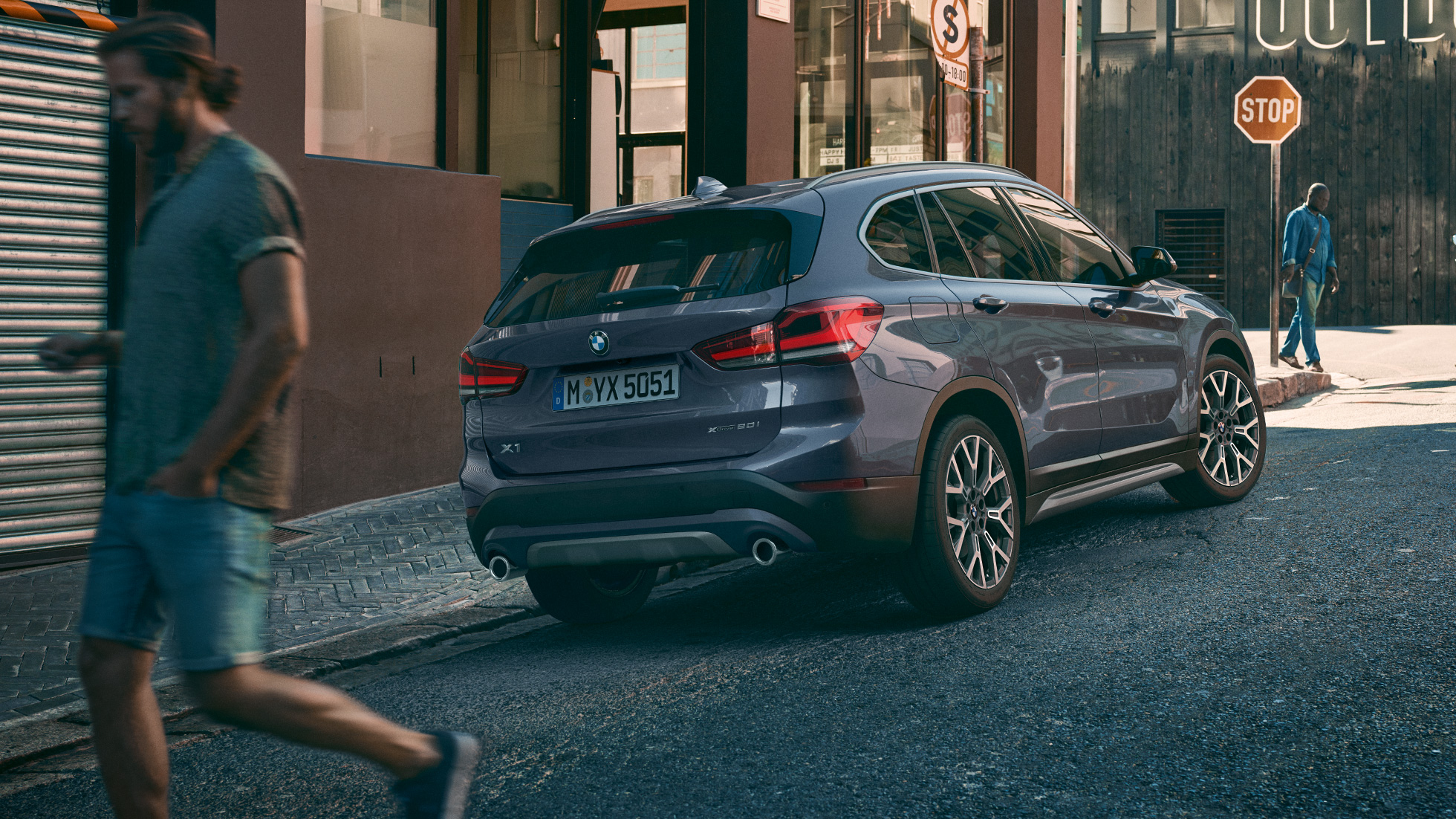 BMW X1, חלון גג פנורמי. BMW X1, עם גג זכוכית פנורמי, מבט מלמעלה.