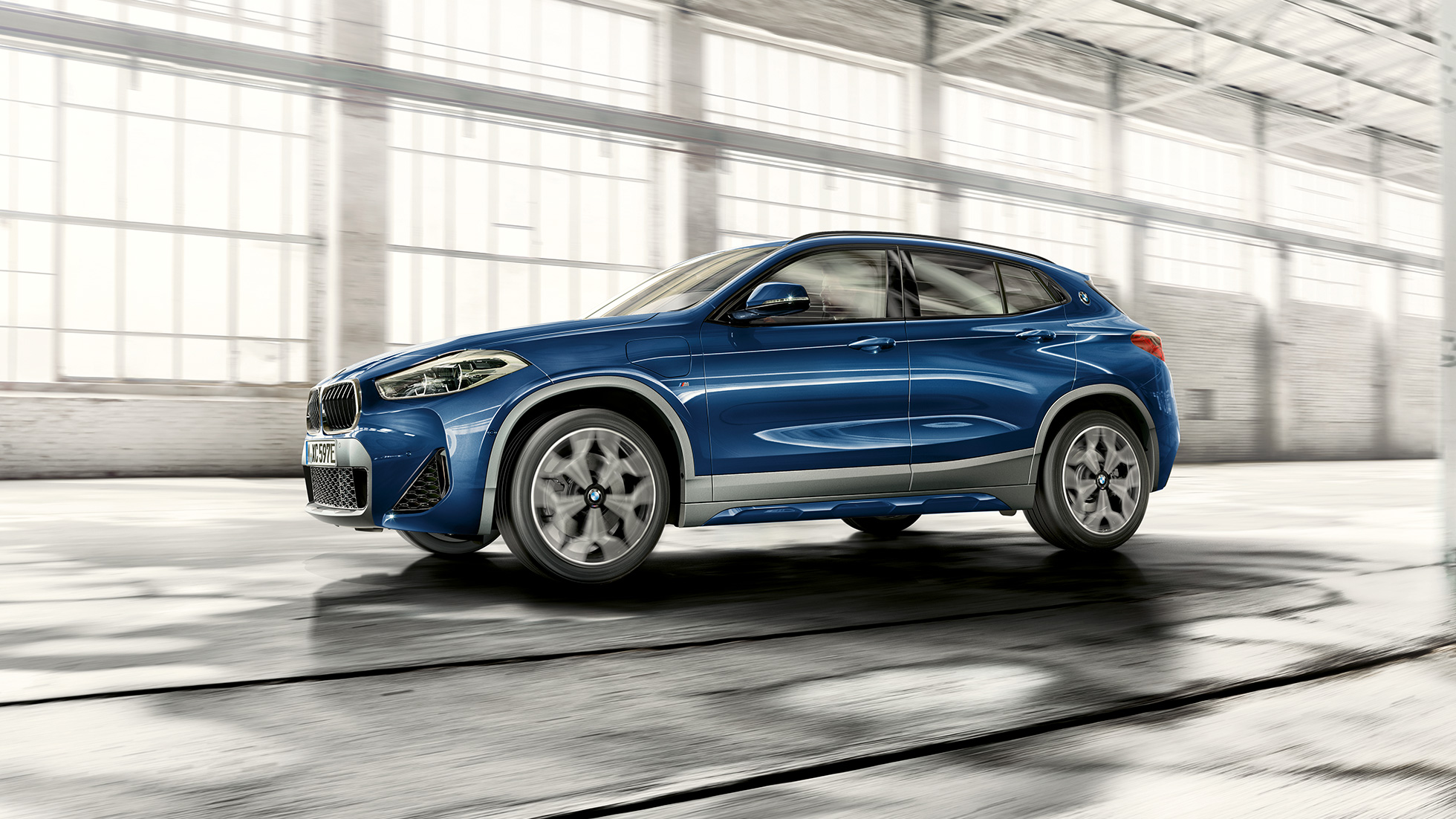 מבט מלפנים BMW X2 xDrive25e פלאג-אין הייבריד F39 BMW X2 xDrive25e פלאג-אין הייבריד 2020 F39 מבט מלפנים