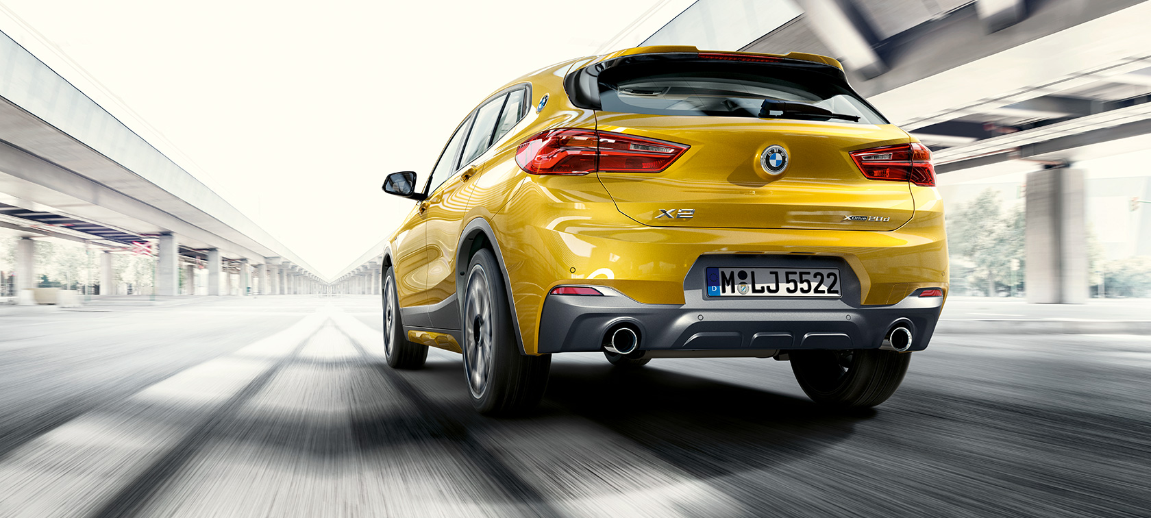 מבט אחורי BMW X2 F39 מבט אחורי BMW X2 2018 F39 בזהב מטאלי