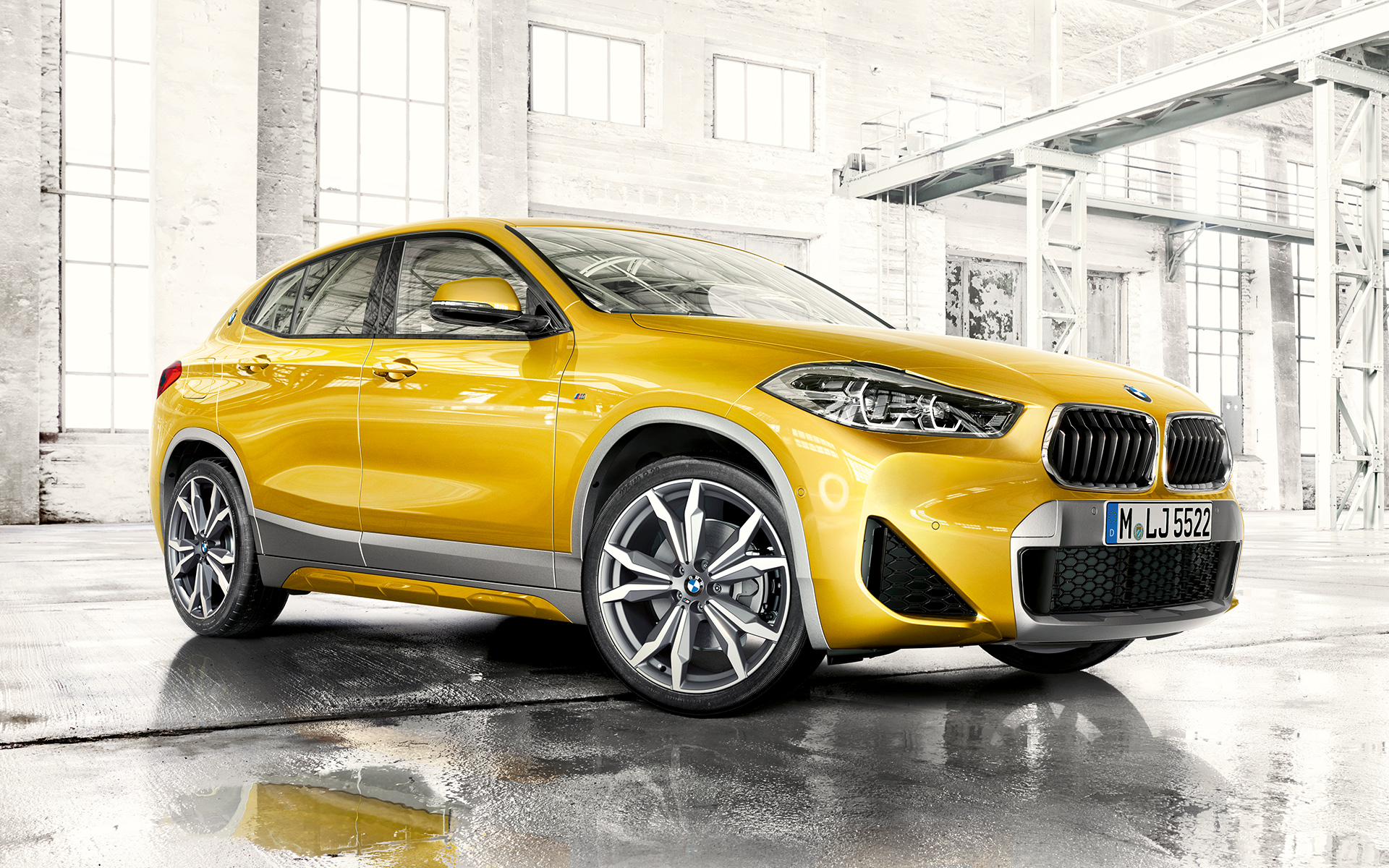 BMW X2 אפור Brooklyn Grey מבט קדמי גריל כליות