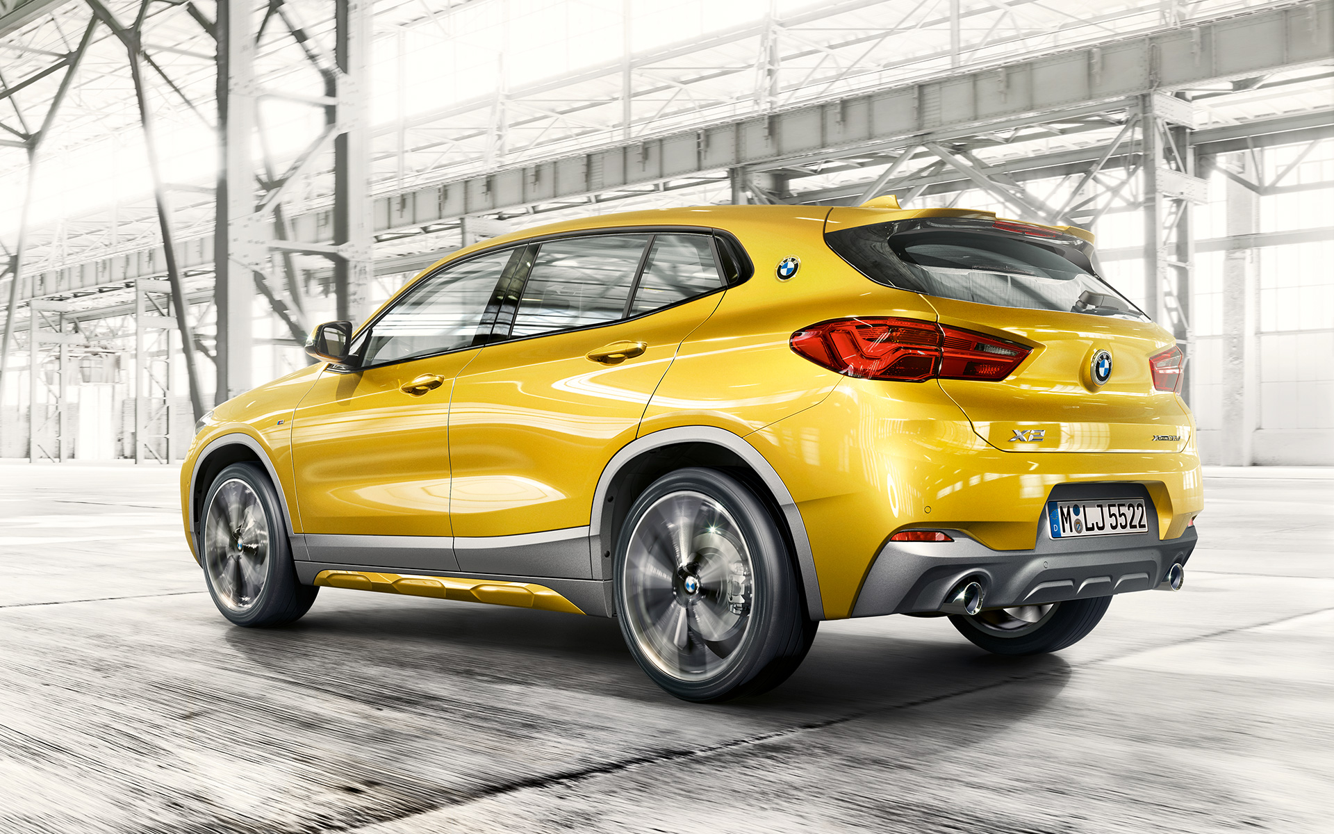 BMW X2 אפור Brooklyn Grey מבט צדדי