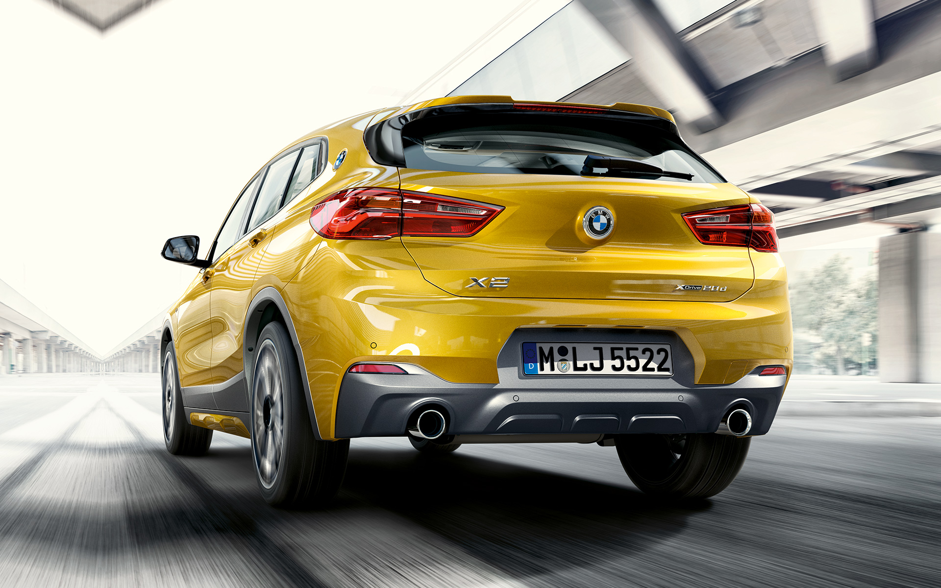 BMW X2 אפור Brooklyn Grey מבט אחורי