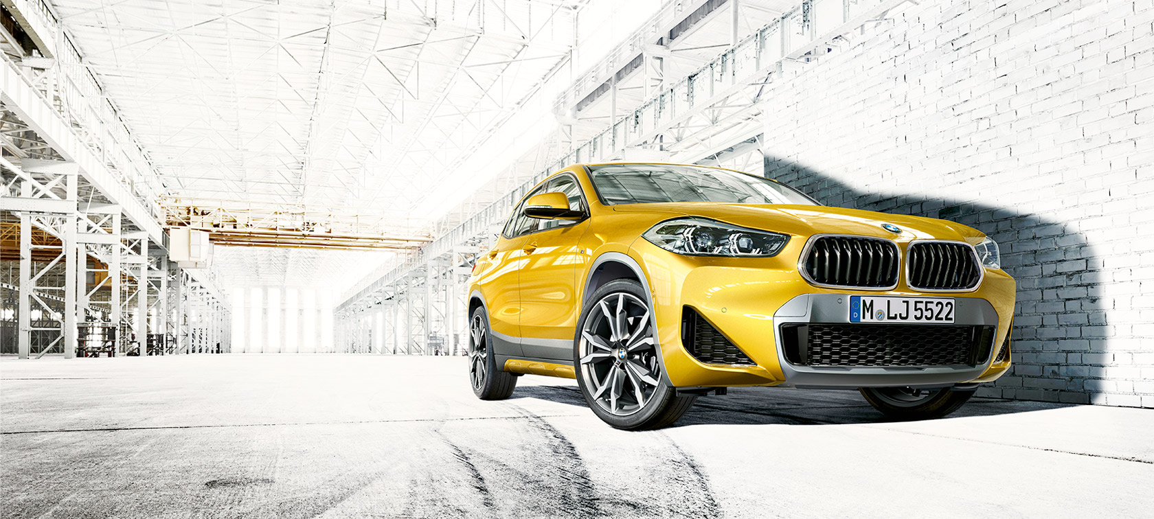 מבט קדמי BMW X2 מבט קדמי BMW X2 אפור Brooklyn Grey