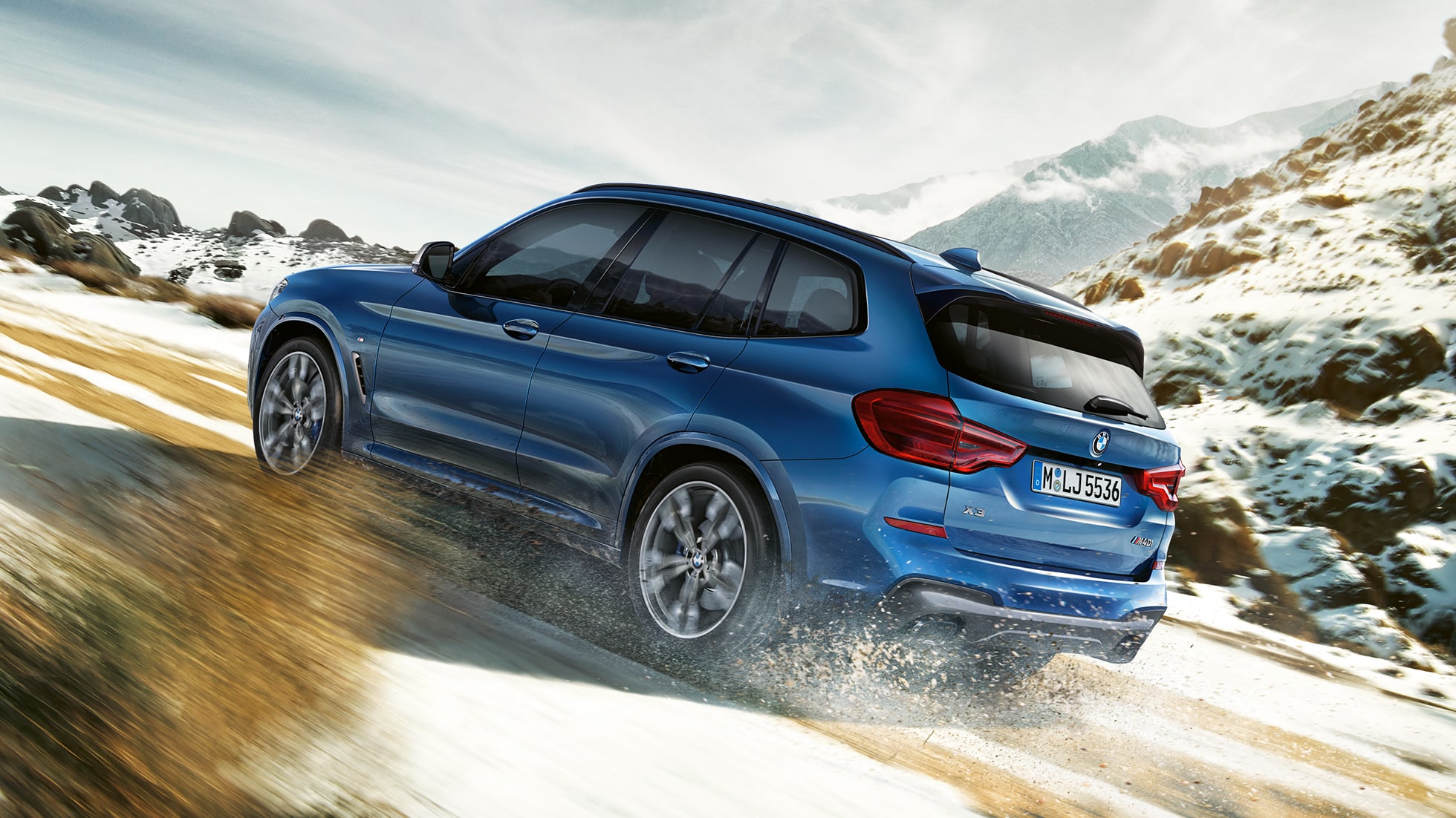 BMW X3 M40i בנהיגה בעלייה BMW X3 M40i בנהיגה בעלייה