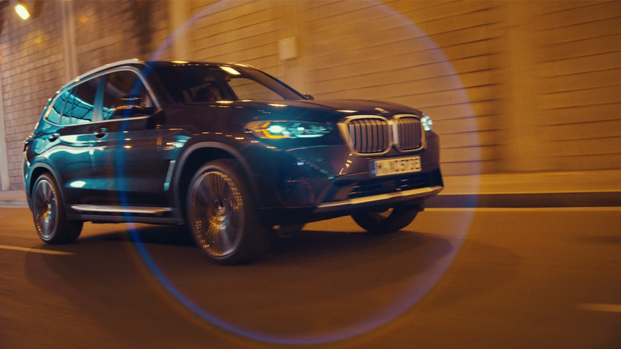 BMW X3 יכולות נהיגה דינמיות Sophisto Grey 2021 BMW X3 יכולות נהיגה דינמיות מבט קדמי Sophisto Grey 2021