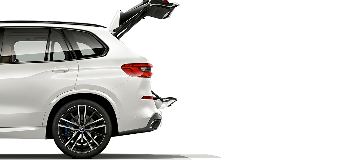 BMW X5, דלת תאהמטען פתוחה BMW X5 במבט צד, כששני החלקים של דלת תא המטען פתוחים