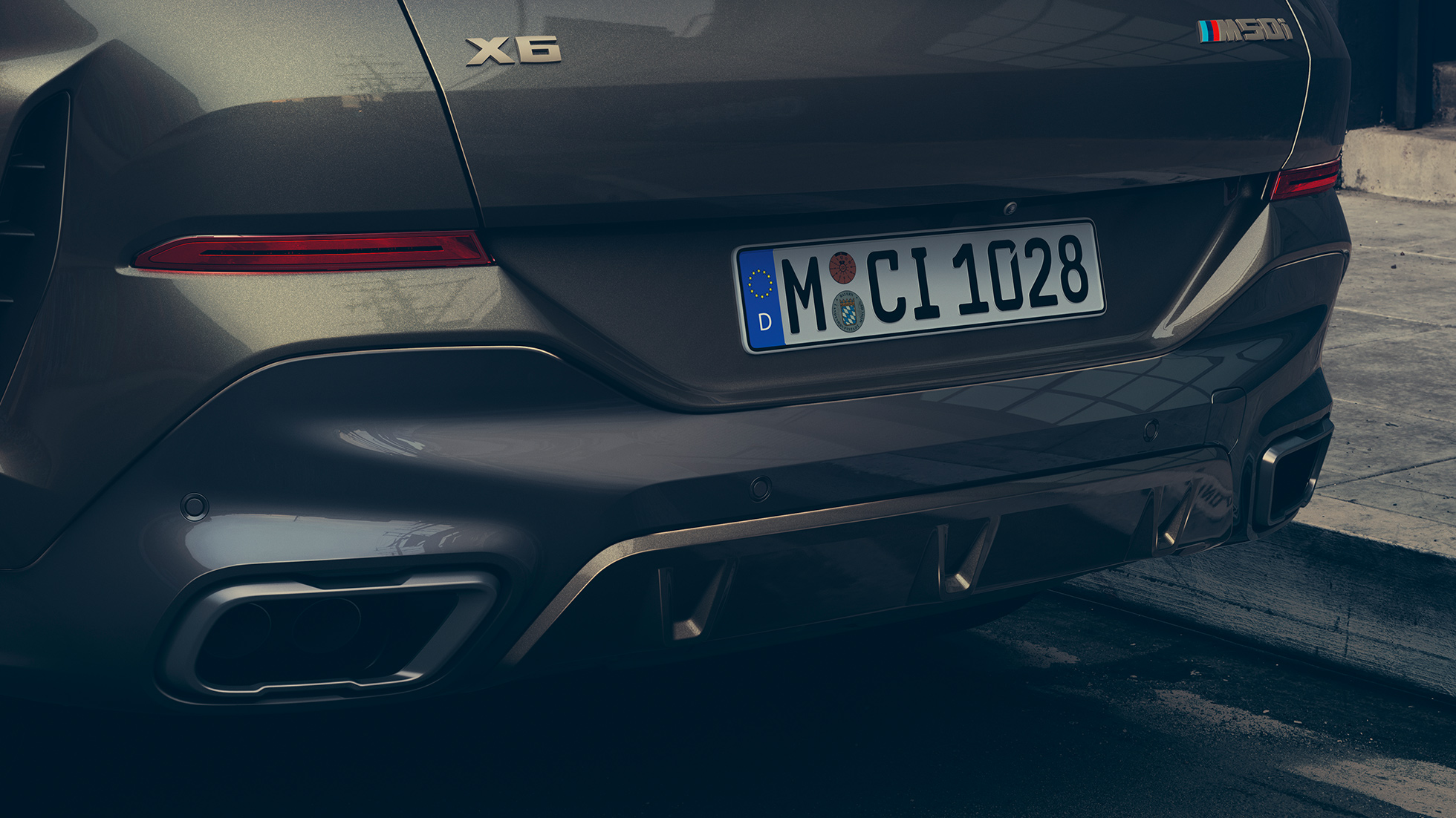 מערכת הפליטה הספורטיבית M של ה-BMW X6. מבט מקרוב על מערכת הפליטה הספורטיבית M של ה-BMW X6.