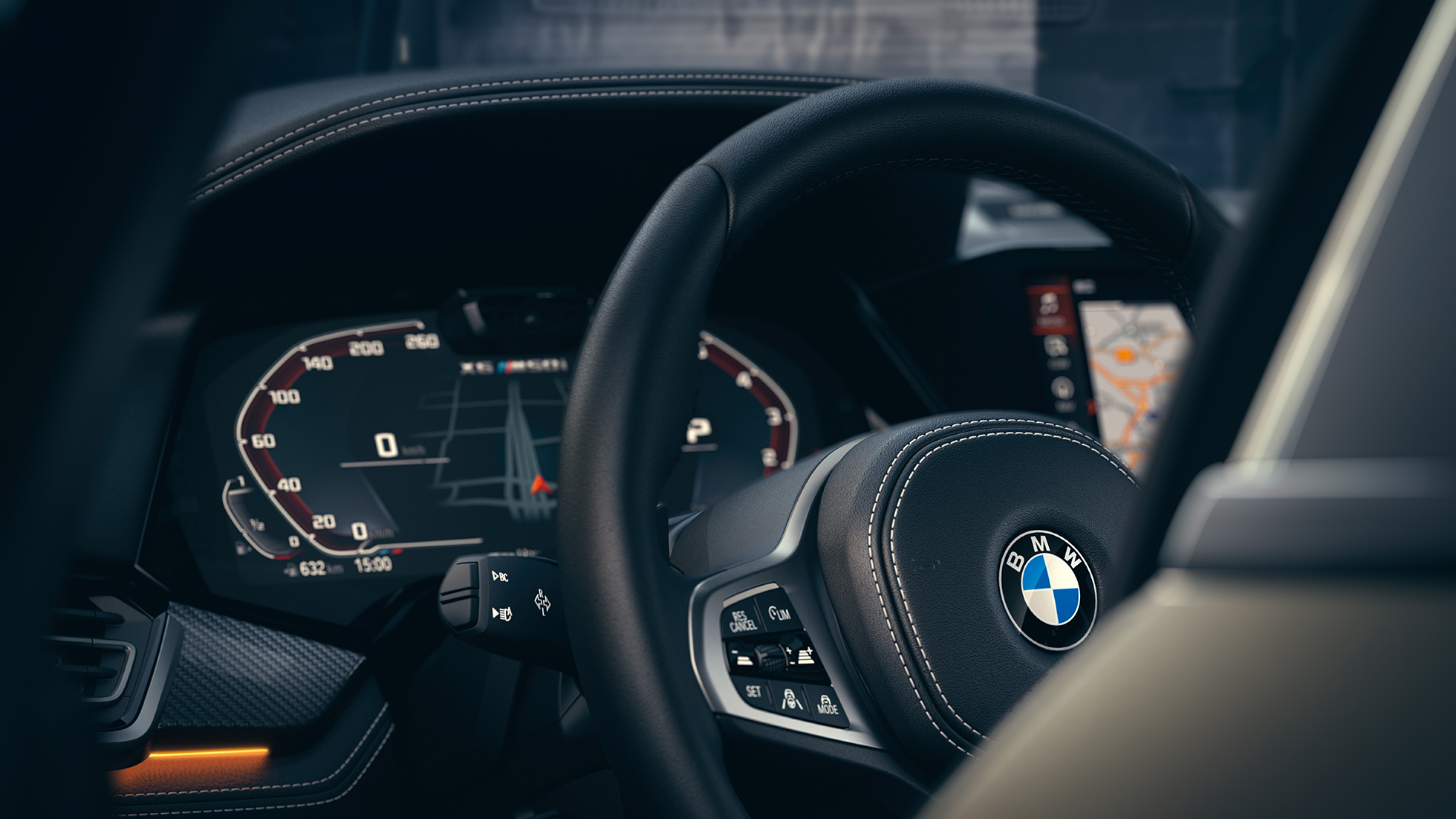 מערכות עזר לנהג BMW. מבט מקרוב על החלק הפנימי של ה-BMW עם התמקדות בלוח המחוונים.