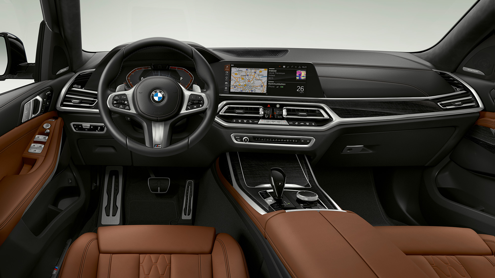 מבט צד על BMW X7 בדגם BMW Individual X7 xDrive40i מבט צד על BMW X7 עם פריטי אבזור של דגם BMW Individual X7 xDrive40i