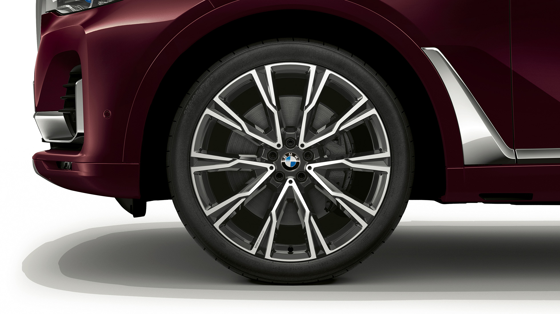 חישוקי סגסוגת קלה של BMW X7 עם חבילת M Sport תקריב על חישוקי הסגסוגת הקלה של BMW X7 עם פריטי אבזור מחבילת M Sport