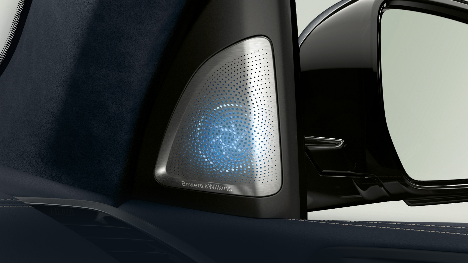 מערכת שמע Bowers & Wilkins Diamond עם צליל היקפי (אופציונלי) Bowers & Wilkins: תקריב על רמקול Diamond עם הצליל ההיקפי