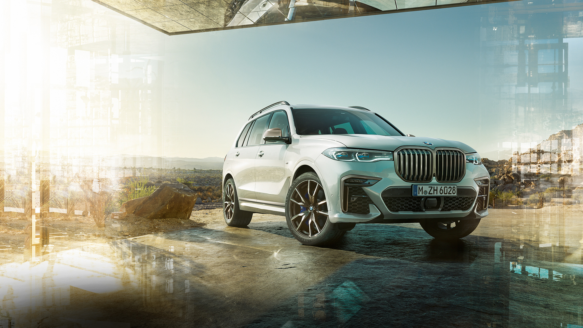 BMW X7 M50d, מבט חזית-צד BMW X7 M50d: מבט חזית-צד על BMW X7 לבן, במצב נייח