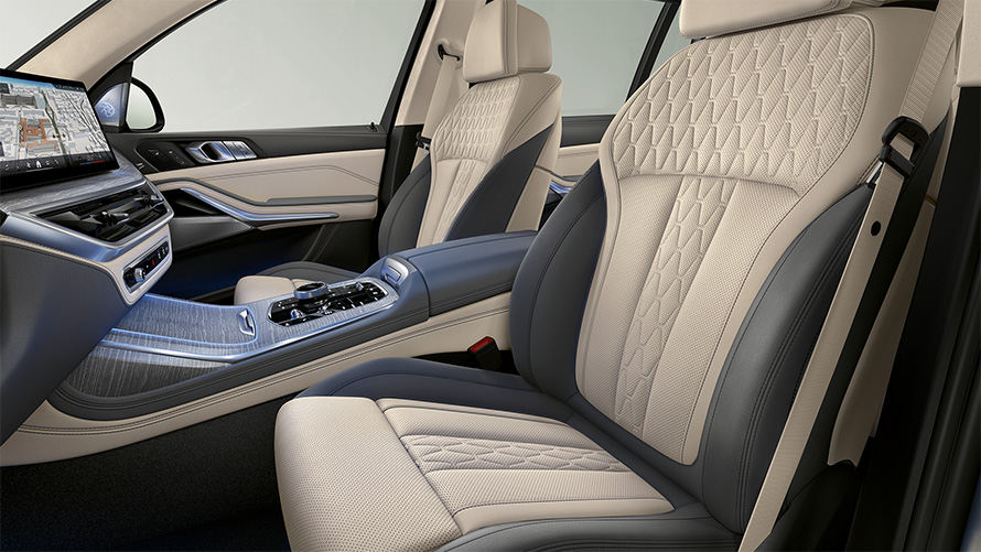 ריפוד Sensafin מבט על מושב הנהג מהצד BMW X7 LCI