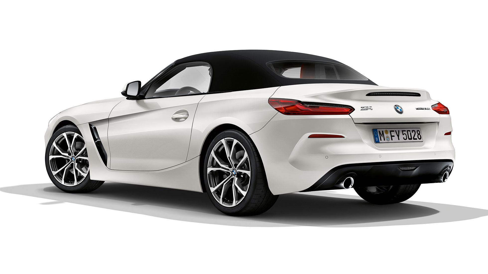 BMW Z4 רודסטר עם חבילת העיצוב Sport Line תצלום במבט חזית-צד של BMW Z4 רודסטר עם חבילת העיצוב Sport Line