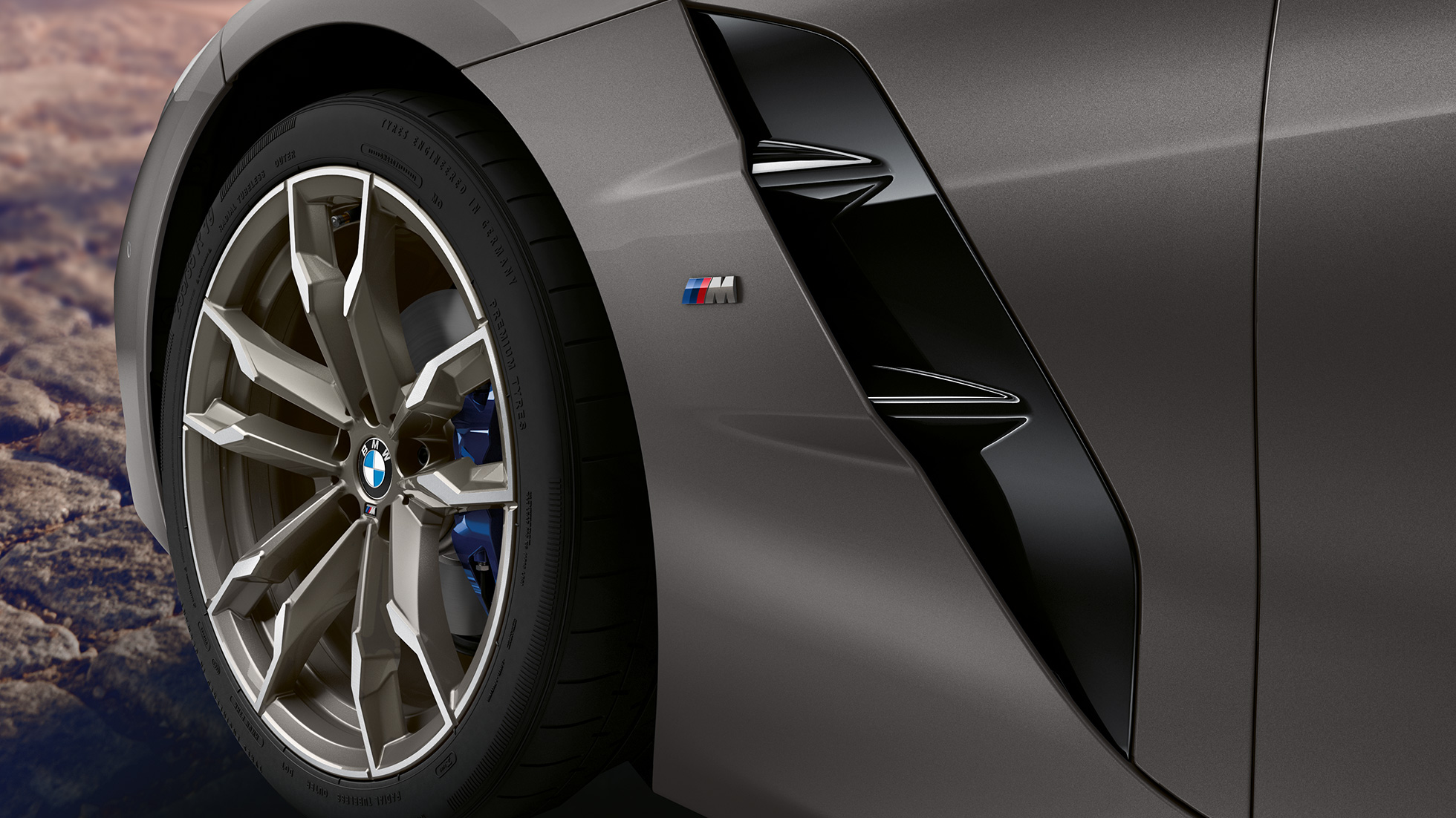 גלגל קדמי של BMW Z4 רודסטר גלגל קדמי של BMW Z4 רודסטר אפורה
