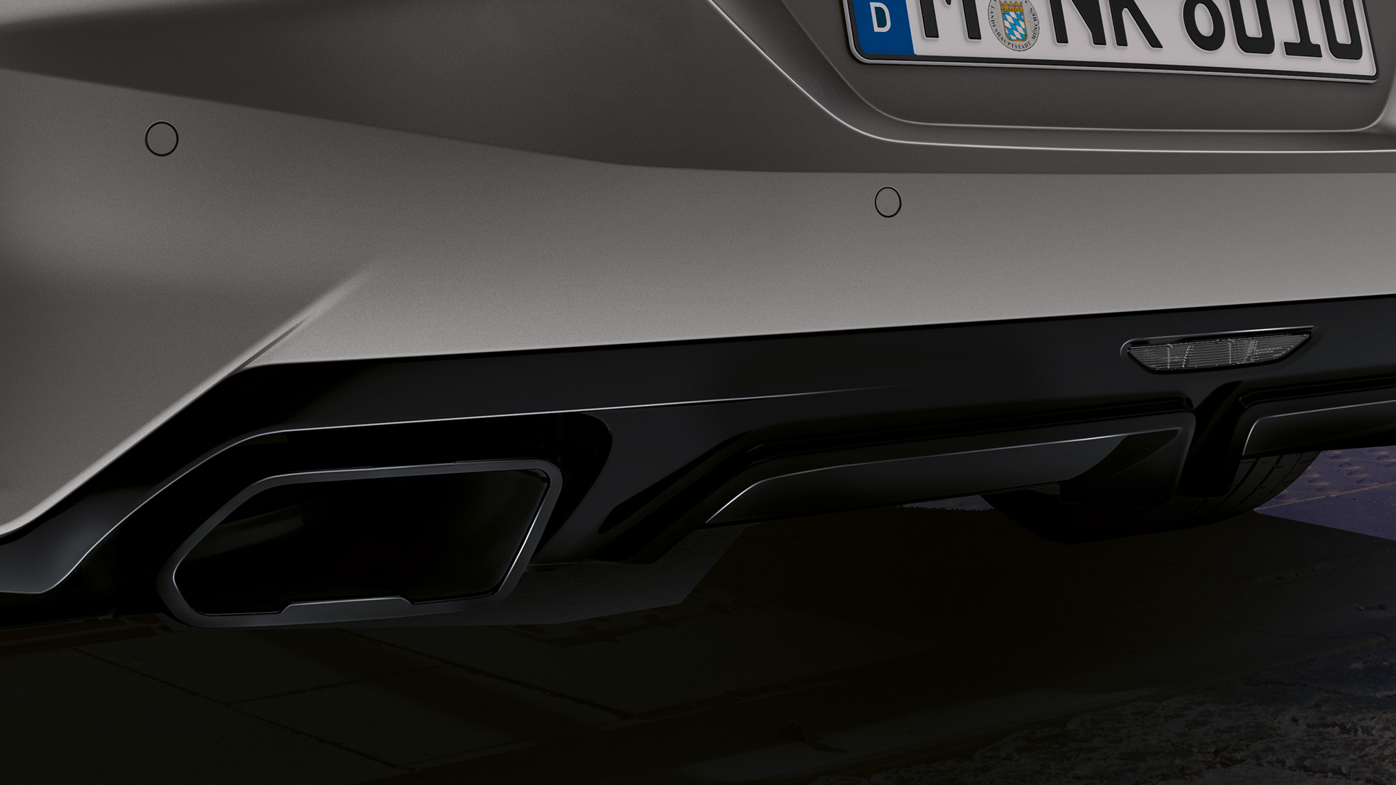 קצוות צינור הפליטה של BMW Z4 רודסטר קצוות צינור הפליטה של BMW Z4 רודסטר אפורה
