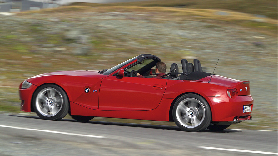 BMW Z4 רודסטר (E85) מבט צדדי בנהיגה BMW Z4 רודסטר (E85) מבט צדדי בנהיגה
