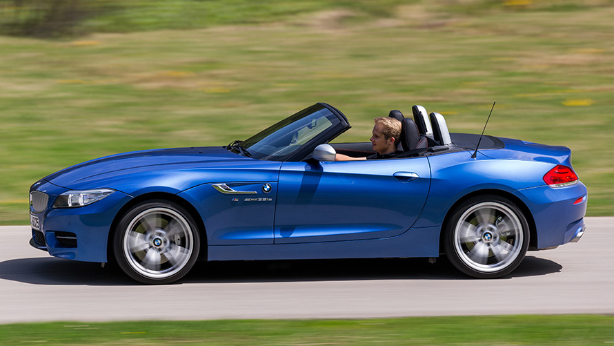 BMW Z4 רודסטר (E89) מבט צדדי בנהיגה BMW Z4 רודסטר (E89) מבט צדדי בנהיגה