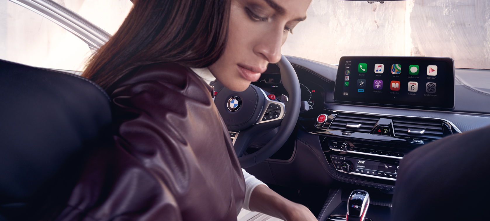 M Performance steering wheel Pro carbon fibre Alcantara close-up BMW M Performance Parts M Performance steering wheel Pro carbon fibre Alcantara close-up