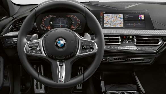 הגה ספורט M. BMW סדרה 1 M135i עם הגה ספורט M.