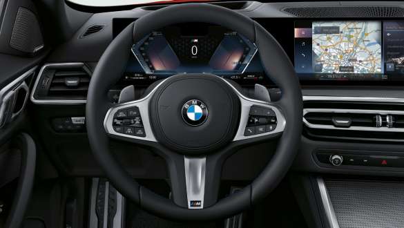 הגה ספורטיבי עם תגבור משתנה BMW סדרה 4 גראן קופה 2021 היגוי ספורטיבי עם תגבור משתנה Servotronic‏, BMW סדרה 4 גראן קופה תא נהג גלגל הגה