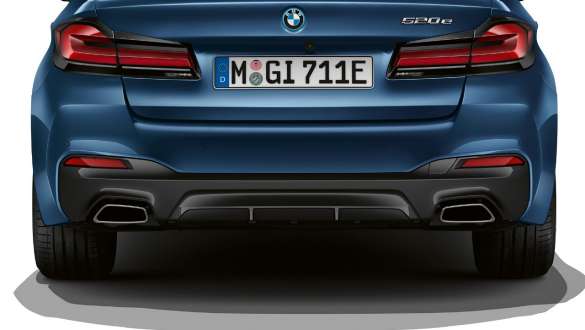 צינור מפלט טרפזי BMW סדרה 5 צינור מפלט טרפזי, BMW סדרה 5 2020 צילום תקריב אחורי