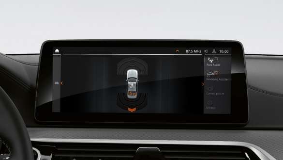 Reversing Assistant - מערכת עזר לנסיעה לאחור BMW סדרה 5 מערכת עזר לנסיעה לאחור BMW סדרה 5 חלל הפנים, סביבת הנהג