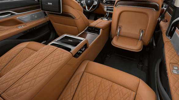 חבילת Executive Lounge ב-BMW סידרה 7 חבילת Executive Lounge ב-BMW סידרה 7: אזור ישיבה אחורי ברמת הנוחות הגבוהה ביותר