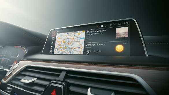 BMW סידרה 7: גרסה 7.0 למערכת ההפעלה של BMW BMW סידרה 7: צג ובו גרסה 7.0 למערכת ההפעלה של BMW