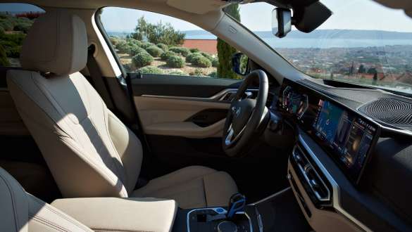 מושבים קדמיים BMW i4 2021 מושבים קדמיים BMW i4 2021 חלל פנים