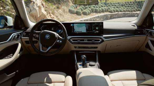 סביבת נהג BMW i4 2021 סביבת נהג BMW i4 2021 מבט פנימי
