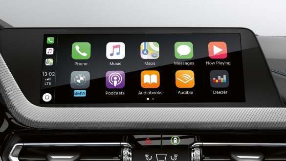 הכנה ל-Apple CarPlay®.(אופציה בתשלום) ה-BMW M135i xDrive עם הכנה ל-Apple CarPlay®.(אופציה בתשלום)