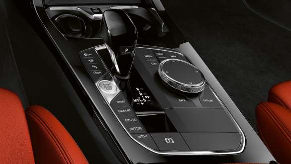 תיבת הילוכים אוטומטית ספורטיבית Steptronic. BMW M135i xDrive עם תיבת הילוכים אוטומטית ספורטיבית Steptronic.