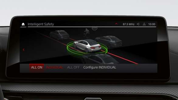BMW M5 עם Driving Assistant Professional BMW M5 עם Driving Assistant Professional צג בקרה