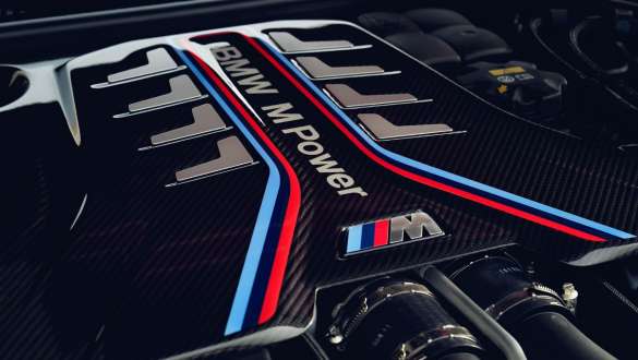 BMW M TwinPower Turbo 8-cylinder petrol engine BMW M5 CS BMW M TwinPower Turbo 8-cylinder petrol engine BMW M5 CS F90 2021 close-up engine cover