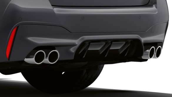 צינור מפלט כפול M‏, BMW M5 צינור מפלט כפול M‏ BMW M5 Brands Hatch Grey צילום תקריב של החצאית האחורית