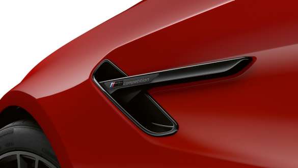 זימים M בגוון שחור מבריק BMW M5 Competition 2020 זימים M בגוון שחור מבריק BMW M5 Competition F90 LCI פייסליפט 2020 BMW Individual אדום Imola צילום תקריב