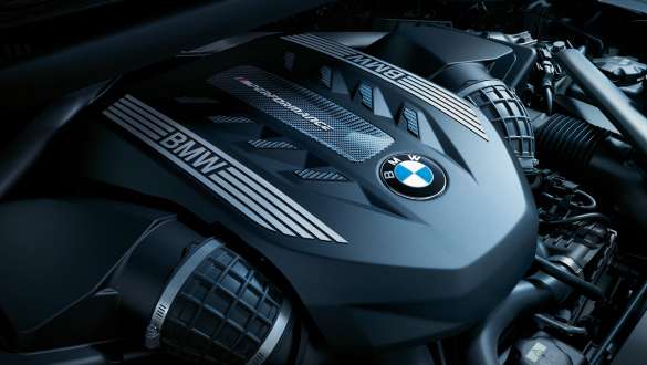 מנוע בנזין 8 צילינדרים BMW TwinPower Turbo. BMW X6 M50i עם מנוע בנזין 8 צילינדרים BMW TwinPower Turbo.