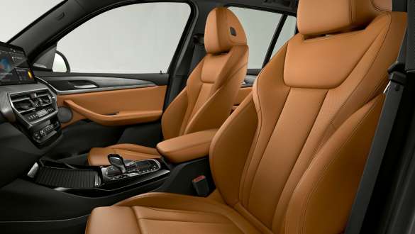 BMW X3 מושבי ספורט לנהג ולנוסע הקדמי 2021 BMW X3 מושבי ספורט לנהג ולנוסע הקדמי 2021
