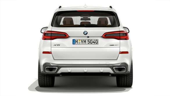 BMW X5 xDrive40i מבט אחורי BMW X5 xDrive40i Mineral White מטאלי מבט אחורי