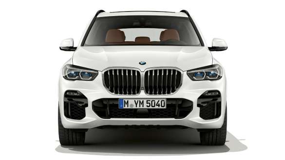 BMW X5 מבט קדמי ה-BMW X5 לבן Mineral, מבט קדמי בעמידה בלילה