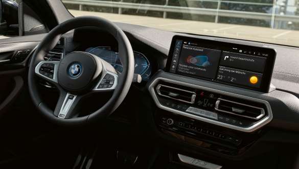 סביבת נהג BMW iX3 2021