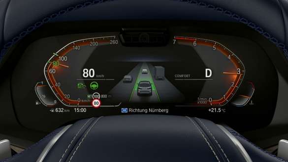 מערך Driving Assistant Professional מערך Driving Assistant Professional: תקריב על סביבת הנהג