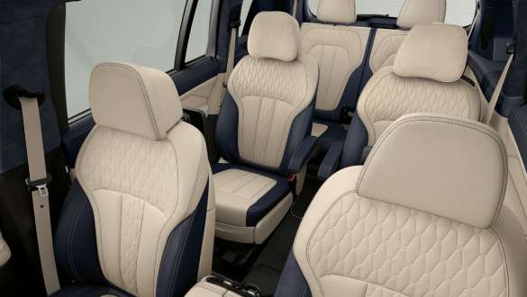 BMW X7 עם שישה מקומות ישיבה (אופציונלי) מבט על אלכסוני על ששת המושבים של BMW X7