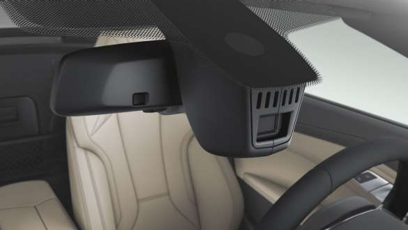 BMW Z4 רודסטר עם מערך הבטיחות Driving Assistant מבט מבעד לשמשה הקדמית אל תא הנוסעים של BMW Z4 רודסטר