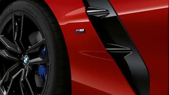 פתח אוויר מסוג Air Breather של BMW Z4 רודסטר. BMW Z4 רודסטר עם פתחי אוויר מסוג Air Breather וגלגל קדמי