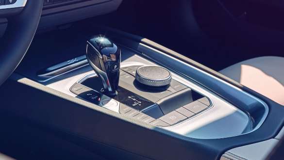 תיבת הילוכים Steptronic Sport של BMW Z4 רודסטר תיבת הילוכים Steptronic Sport: תקריב על הקונסולה המרכזית